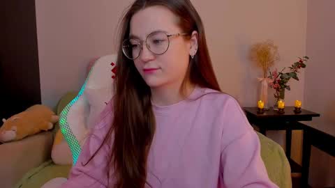 Snapshot of _nemalkovamia chatting on February 23, 3:35 am Mia with a big heart  online show from February 23, 3:35 am