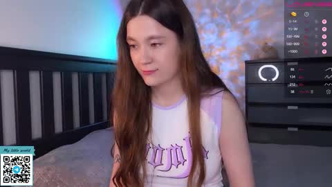 Snapshot of _nemalkovamia chatting on September 14, 1:56 pm Mia with a big heart  online show from September 14, 1:56 pm