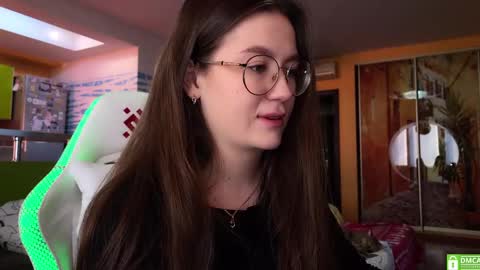 Snapshot of _nemalkovamia chatting on March 8, 3:50 am Mia with a big heart  online show from March 8, 3:50 am