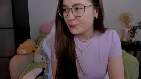 Snapshot of _nemalkovamia chatting on February 26, 6:19 am Mia with a big heart  online show from February 26, 6:19 am
