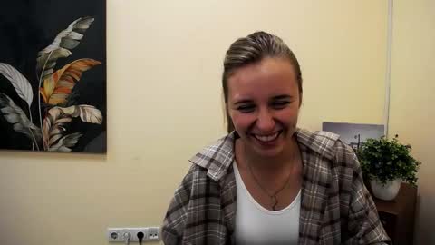 Snapshot of _nicole_new chatting on September 12, 8:05 am Nica online show from September 12, 8:05 am