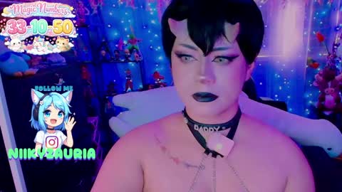 niiky online show from May 12, 7:12 pm
