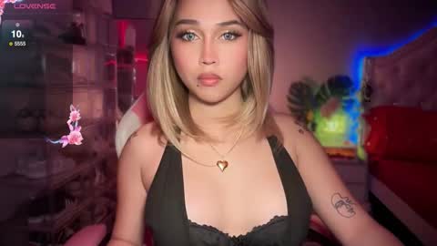 Snapshot of _nippleticklexxx chatting on October 10, 3:18 pm Lily online show from October 10, 3:18 pm
