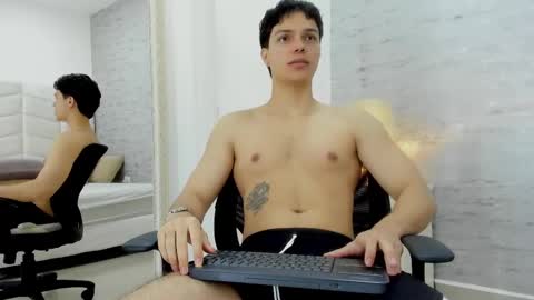 Noah Heyden online show from February 4, 10:02 pm