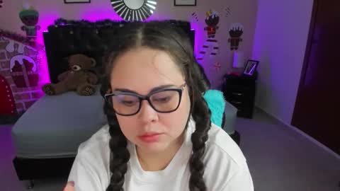 Olivia jones online show from January 9, 12:11 pm