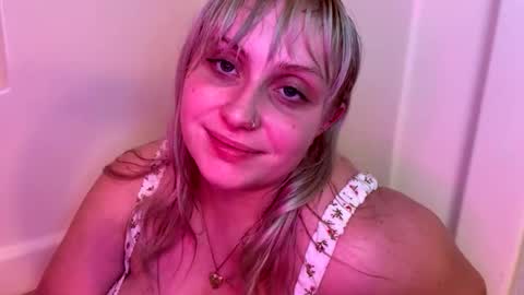 _peaceoutgirlscout_ online show from October 29, 10:43 pm