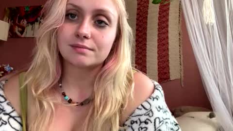 _peaceoutgirlscout_ online show from October 23, 8:31 pm