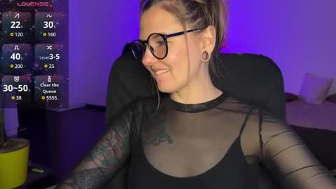  HADLY today day-off see u online 0112  online show from January 26, 6:27 pm