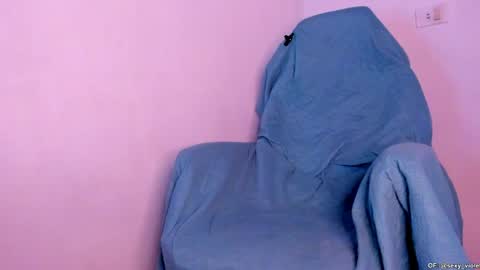 Violet online show from April 30, 8:57 pm
