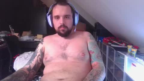 Snapshot of _smiley_bear27 chatting on October 13, 9:33 am _smiley_bear27 online show from October 13, 9:33 am