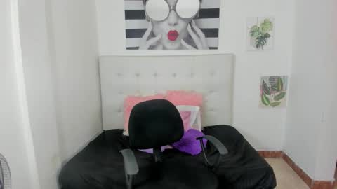 Snapshot of _sofia_agudelo chatting on October 8, 3:40 pm Sofia online show from October 8, 3:40 pm