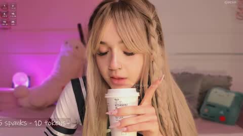 _tammarra_ online show from February 19, 3:16 pm