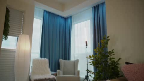 Annie online show from April 3, 3:46 am