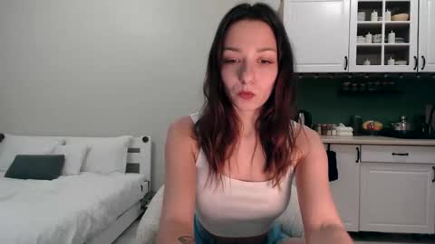 Mia online show from February 12, 4:10 pm