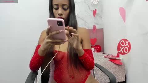 Snapshot of _tinny_hot chatting on February 12, 2:43 pm tinny online show from February 12, 2:43 pm