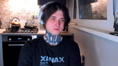 _torfin_ online show from March 28, 11:28 pm