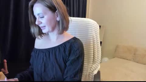 _vallylove online show from November 6, 11:30 pm