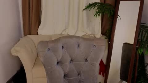 Violet online show from February 12, 8:40 pm