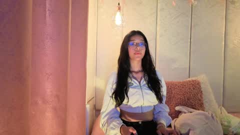 _viollettenoir_ online show from March 24, 8:04 pm