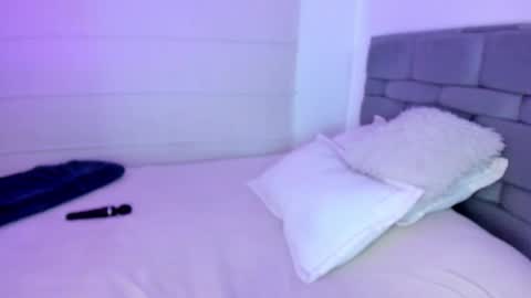 INSTAGRAM pinzon viviana online show from December 16, 10:16 pm