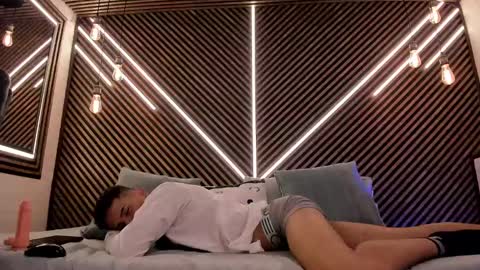  white fox  online show from February 12, 5:58 am