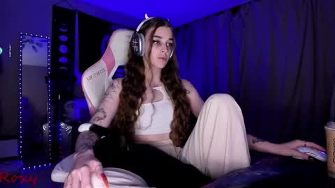 Snapshot of _yourwetdreams_ chatting on October 21, 10:35 pm Roxy online show from October 21, 10:35 pm