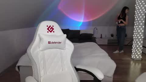 Nicole  Thomas  Dave online show from February 26, 3:32 pm