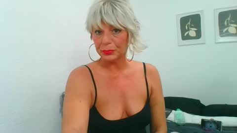 Simone Millerss online show from December 17, 11:33 pm