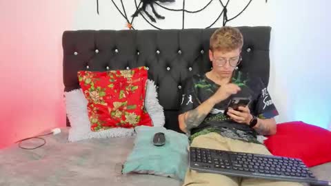 A Sexy Couple online show from October 11, 9:29 pm