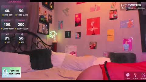 Aaron  online show from October 24, 1:06 am