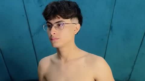 Aaron Ezequiel online show from November 7, 12:14 am