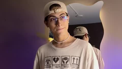 Aaron Ezequiel online show from September 16, 8:01 pm