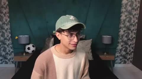 Aaron Ezequiel online show from June 16, 12:53 pm