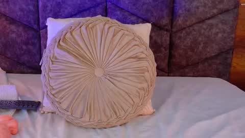 AARON  online show from October 21, 8:01 pm