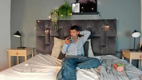 AARON  online show from October 9, 9:09 pm