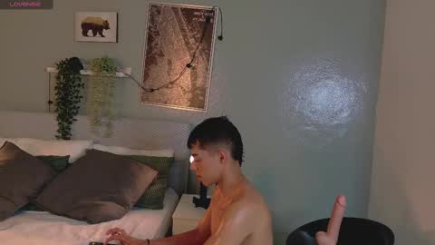 AARON  online show from October 3, 8:17 pm