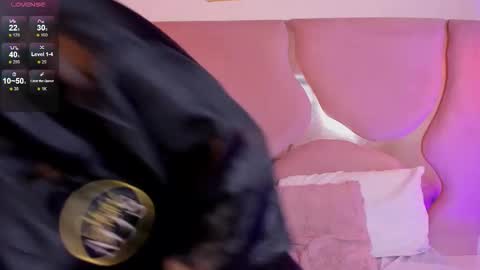 abbiejones_ online show from December 4, 1:11 pm