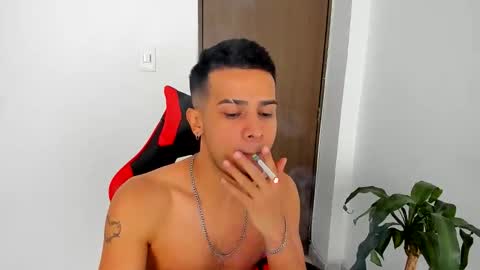 Independence model AbelAsburgo online show from April 10, 9:19 pm