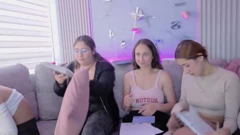 abella_as_ online show from January 7, 5:29 pm