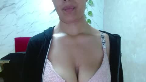 abrilruizmar online show from July 28, 3:32 pm