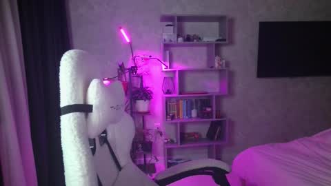 abslut online show from February 17, 1:10 pm