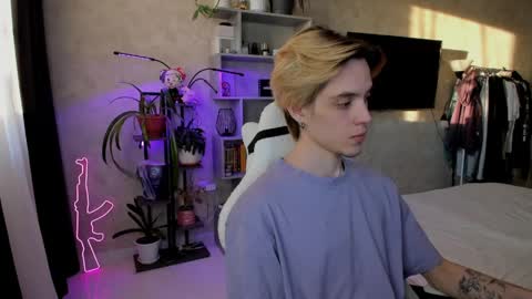 abslut online show from April 1, 1:41 pm