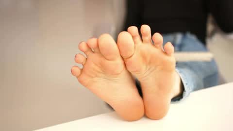 Ada   online show from April 7, 10:28 am