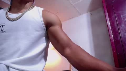 Snapshot of adam_fit19cm chatting on October 21, 2:32 pm adam_fit19cm online show from October 21, 2:32 pm