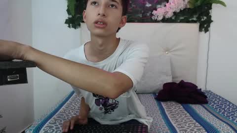 adam_sweet__ online show from April 6, 10:33 pm