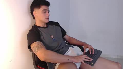 Snapshot of adama_soa chatting on October 8, 8:31 am Hello guys excuse my absence I will be absent for several days for health reasons I hope you understand thank you very much. online show from October 8, 8:31 am