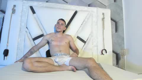 adammendoza34 online show from September 11, 3:19 am