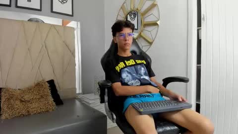 Adams Bobby online show from October 29, 12:18 pm