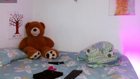 ADAMS Y NIKI online show from February 15, 8:01 pm