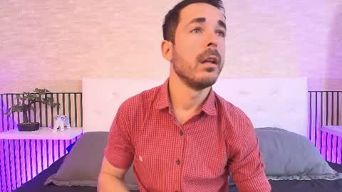 Im Adams Sanz online show from April 7, 7:16 pm